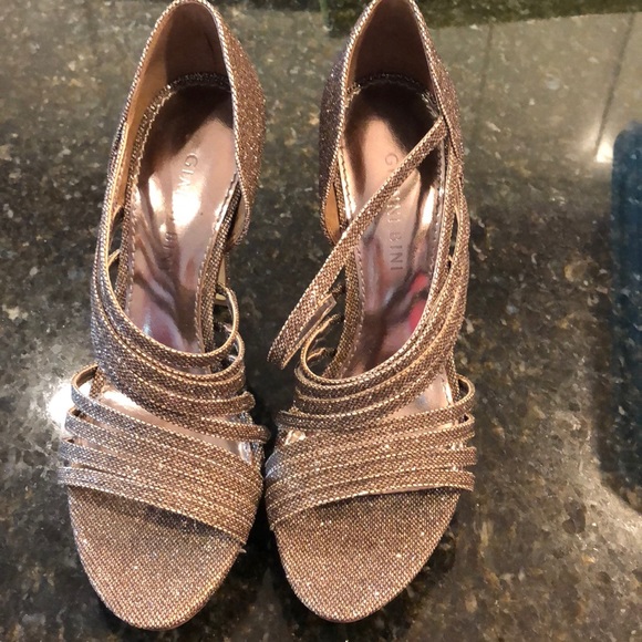 NEW Gianni Bini Dark Champagne Strappy Sandals - Picture 2 of 7